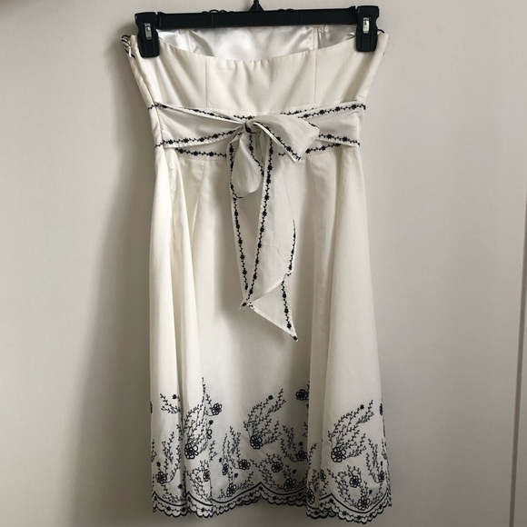 White House Black Market Strapless Dress - Picture 2 of 3